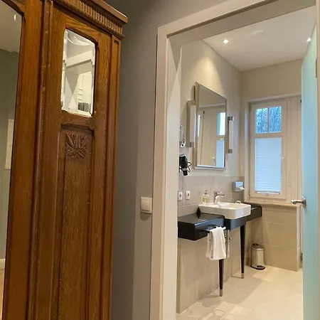 Отель Waldfrieden - Design Trifft Budget Аннвайлер-ам-Трифельс