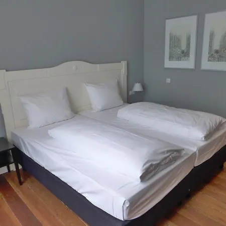 Waldfrieden - Design Trifft Budget Hotell