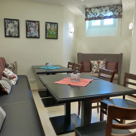 Waldfrieden - Design Trifft Budget Hotel